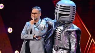 Welcher Superstar verbarg sich denn nun hinter der Maske des „Mr. Mic“? Es war ...