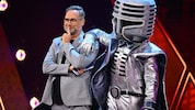 Welcher Superstar verbarg sich denn nun hinter der Maske des „Mr. Mic“? Es war ...