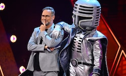 Welcher Superstar verbarg sich denn nun hinter der Maske des „Mr. Mic“? Es war ...