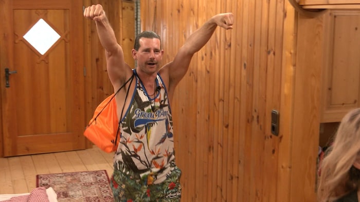 Simone hofft insgeheim, dass Teampartner Alexander von den Rampensäuen so gemocht wird, dass sie ...