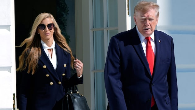 Trumps neue Sprecherin gerät nach ihrem ersten Auftritt unter Druck.