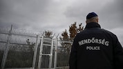 Ungarischer Polizist bei der Sicherung einer EU-Außengrenze