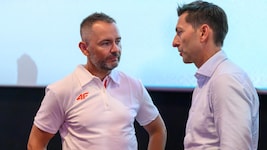 Mario Stecher (r.)