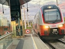 Auf der Weststrecke verzögerten sich die Zugfahrten am Montagabend wegen eines Verkehrsunfalls. 