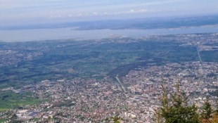 Von der Staufenspitze hat man einen fantastischen Ausblick auf das Rheintal und den Bodensee.
