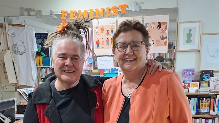 Julia Zdarsky und Klaudia Frieben vom Aktionsbündnis Frauen*Streiken