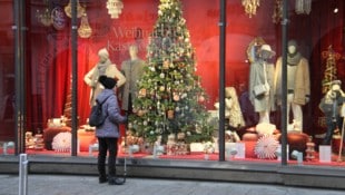 In vielen Geschäften weihnachtet es bereits.