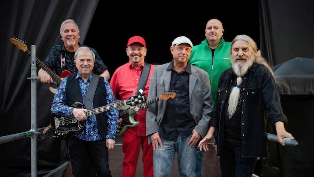 Die bayrische Kult-Band Spider Murphy Gang feiert ihr 50-jähriges Bühnenjubiläum am Traunsee.