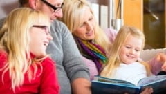 Wenn Eltern vorlesen, dann ist das für kleine und größere Kinder spannend und lehrreich.