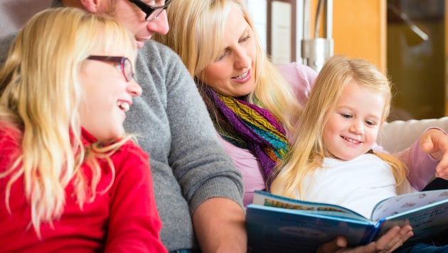 Wenn Eltern vorlesen, dann ist das für kleine und größere Kinder spannend und lehrreich.