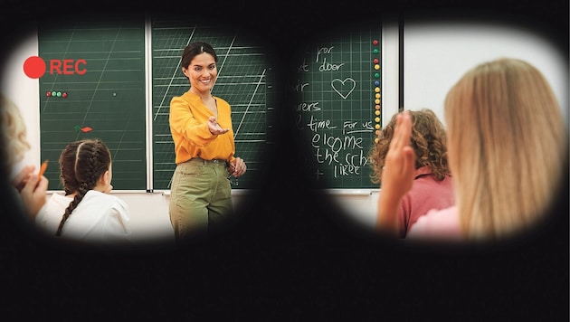 Der Schüler sitzt mit Smartbrille im Klassenzimmer – die Eltern zogen dafür vor Gericht.