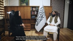 Aleksandra Tilej (Wiener Zeitung) beim Interview in Kabul