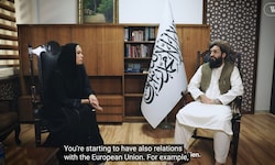 Aleksandra Tulej (Wiener Zeitung) beim Interview in Kabul