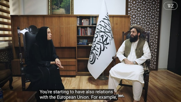 Aleksandra Tilej (Wiener Zeitung) beim Interview in Kabul