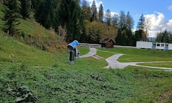 In Rosenau ruft die Gemeinde zum sparsamen Umgang mit dem Wasser auf. Zeitgleich laufen die ...