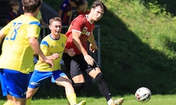Kilian Gütl (r.) wechselte von der Nordischen Kombination zum FC Zirl.