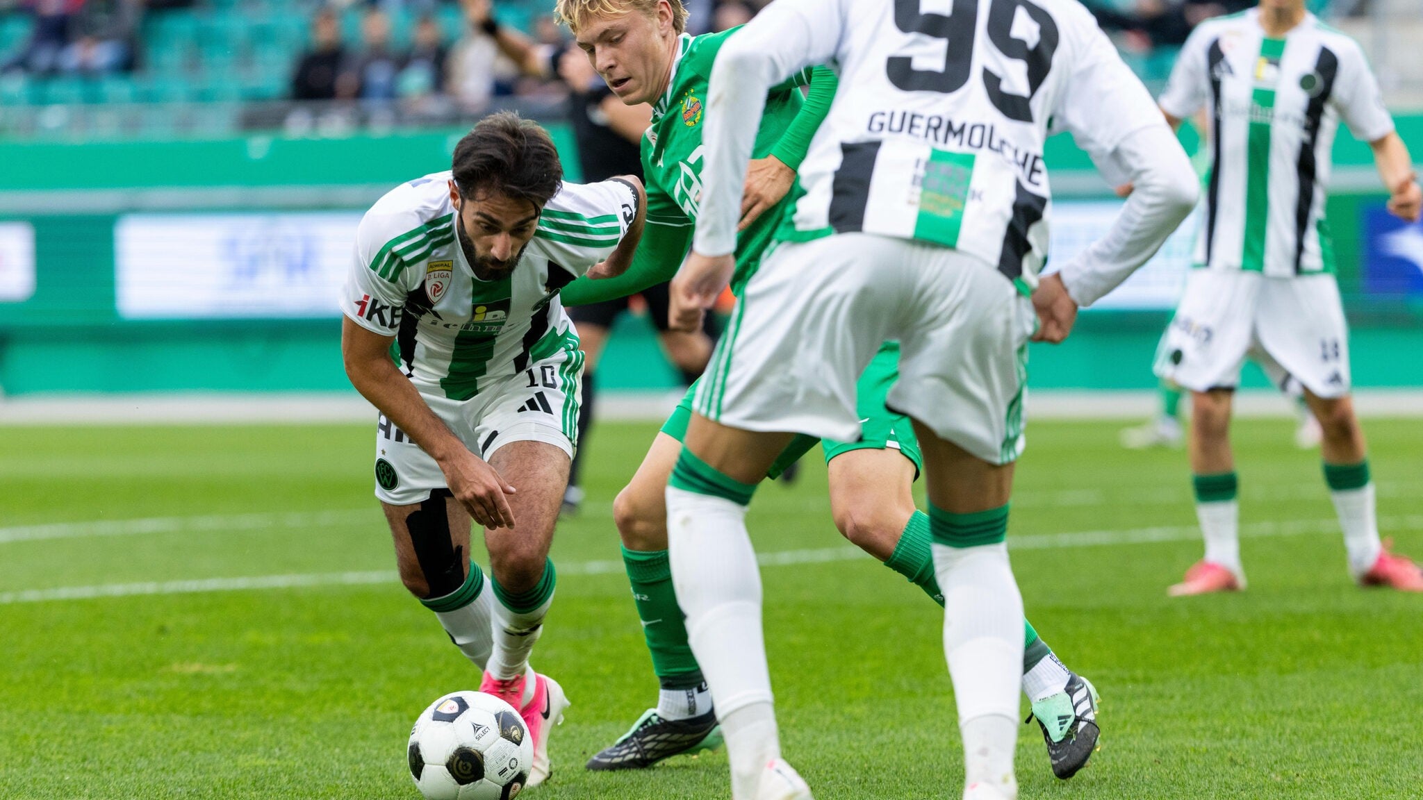 Feszült várakozás az innsbrucki Nyugati Rangadó előtt