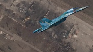 Mit diesen Kampfjets wirft die russische Luftwaffe Gleitbomben auf Ziele in der Ukraine ab. Nun ...