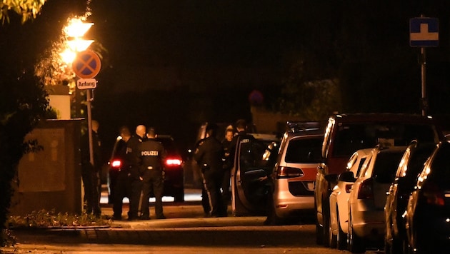 Brutaler Raubüberfall in Wien-Liesing: Zwei Täter verletzten einen 65-Jährigen schwer, sperrten ...