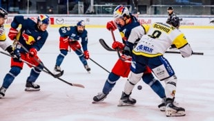 Hart umkämpftes Derby zwischen den RB Juniors (blau) und dem EK Zell.