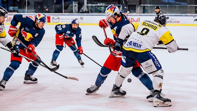 Hart umkämpftes Derby zwischen den RB Juniors (blau) und dem EK Zell.