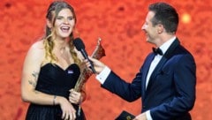 Veronika Aigner (li.) räumte bei den Paralympics ordentlich ab – und gewann jetzt auch ...