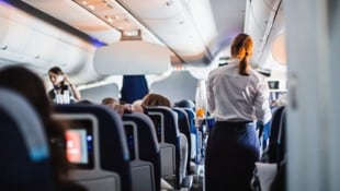Ein schlafendes Baby soll der Auslöser für den Streit gewesen sein. Auf einem Flug von Dubai ...