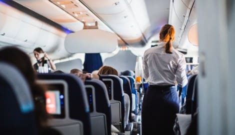 Ein schlafendes Baby soll der Auslöser für den Streit gewesen sein. Auf einem Flug von Dubai ...