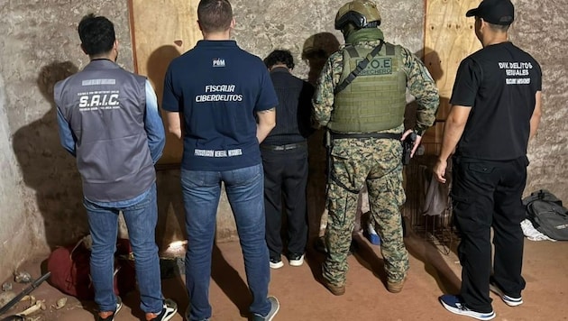 In Argentinien nahm die Polizei einen Verdächtigen fest, der mit mehr als 260 Mädchen aus ...