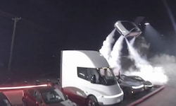 Bei der Präsentation in der texanischen Stadt Waco flog der Tesla Roadster dank seiner ...