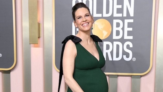 Schon bei ihrer ersten Schwangerschaft mit 48 Jahren musste sich Hilary Swank viel Kritik ...
