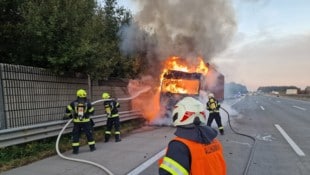 Während des Löscheinsatzes war die A1 Westautobahn für 25 Minuten vollständig gesperrt