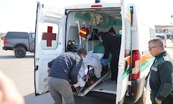 Die bulgarischen Behörden bringen einen Verletzten in ein Krankenhaus, nachdem am 6. Oktober ...