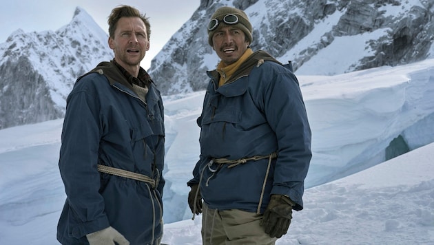 Tom Hiddleston und Genden Phuntsok (re.) spielen in „Tenzing“ Everest-Erstbesteiger.