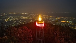 Ab 28. November wird die elektrische Flamme der Gfiederwarte auf dem Ternitzer Hausberg wieder ...