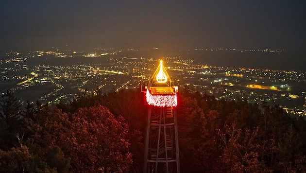 Ab 28. November wird die elektrische Flamme der Gfiederwarte auf dem Ternitzer Hausberg wieder ...