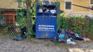 Das Ärgernis in Urfahr: Ständig kommt neuer Müll dazu, weg aber offensichtlich nicht.