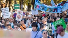 Tausende gingen allein in Wien auf die Straße.