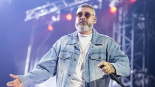 Rapper Sido ist nun stolzer Besitzer von Harald Juhnkes Smoking. 