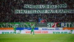 Ein Transparent der Rapid-Fans sorgt für Aufsehen.