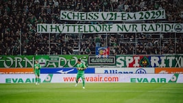 Ein Transparent der Rapid-Fans sorgt für Aufsehen.