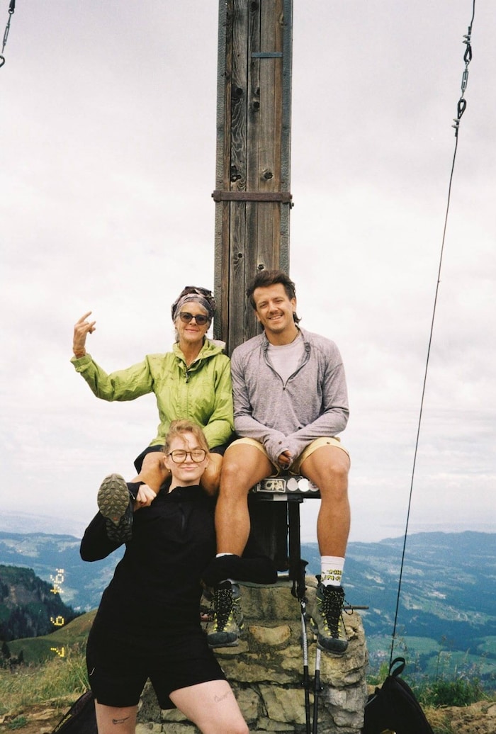 Ramon ist gerne mit Schwester Rosa und seiner Mutter in den Bergen.