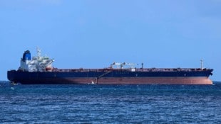 Anderswo werden Tanker der russischen „Schattenflotte“ beschlagnahmt, an die USA kann Russland ...