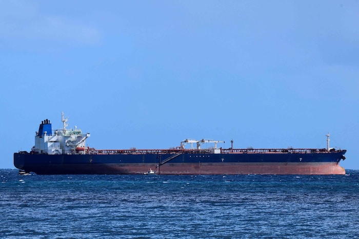 Ein Tanker aus der sogenannten russischen Schattenflotte, mit deren Hilfe die Rusen versuchen, ...