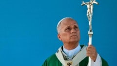 Papst Leo XIV. arbeitet wenige Tage nach seiner Krebs-OP schon wieder. Ganz oben auf der Agenda ...