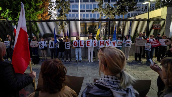 Aufruf zur „Rettung“ der ukrainischen Stadt Oleschky vor der US-Botschaft in Warschau