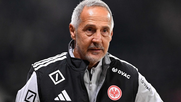 Plötzlich wurde das Stadion evakuiert. Das hat Adi Hütter wohl auch noch nicht erlebt.