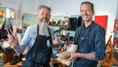 Elias Hribernik &amp; Papa Johannes sind Orthopädieschuhmachermeister. Ihre Werkstätte ist in ...
