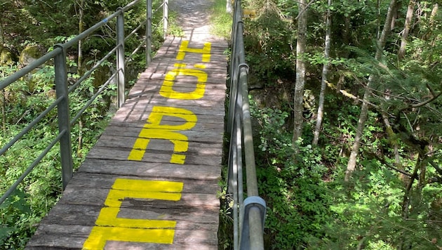 Eine Aufforderung zum Hören der Natur am Steg