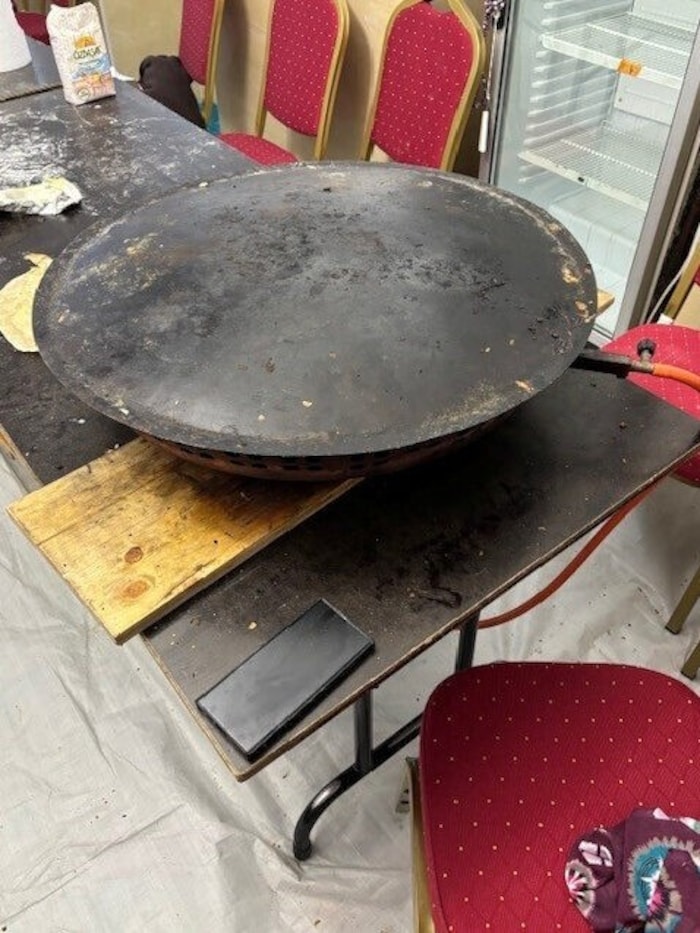 Der illegale, gasbetriebene Pizzaofen in einem „Gebetsraum“.